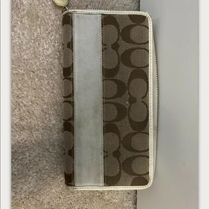 Coach Wallet Khaki Tan White Signature Zip Around